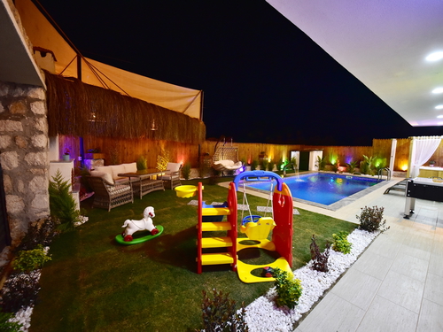  gece  -  Kasım
  | Kalkan Akbel'de Romantik Jakuzili Villa Tatili: Korunaklı Havuz ve Özel Anlar